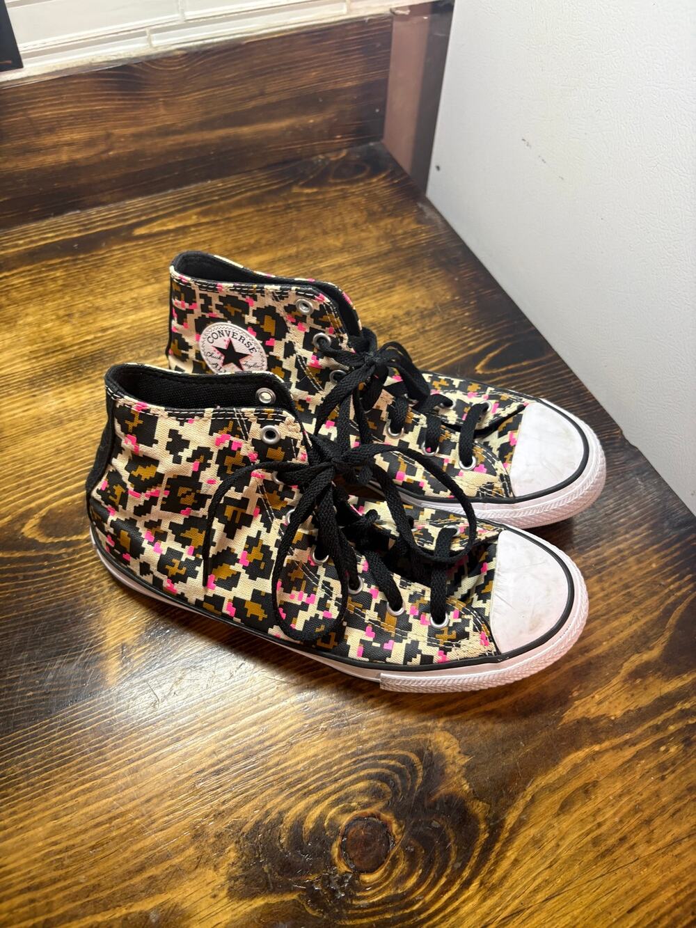 Converse Tan Cheetah Print Sneakers Size 5.5